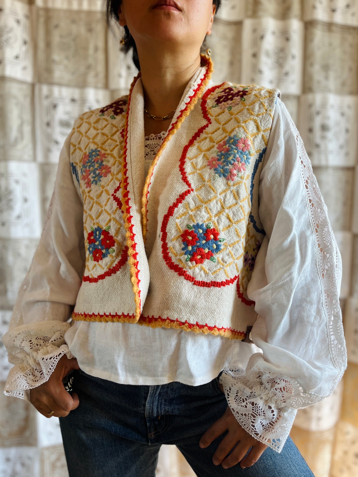 Antique flower gilet
