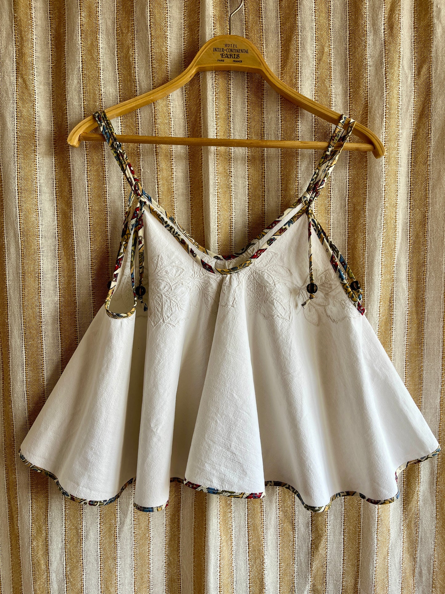 Circular tablecloth top - Hidden Embroidery Linen