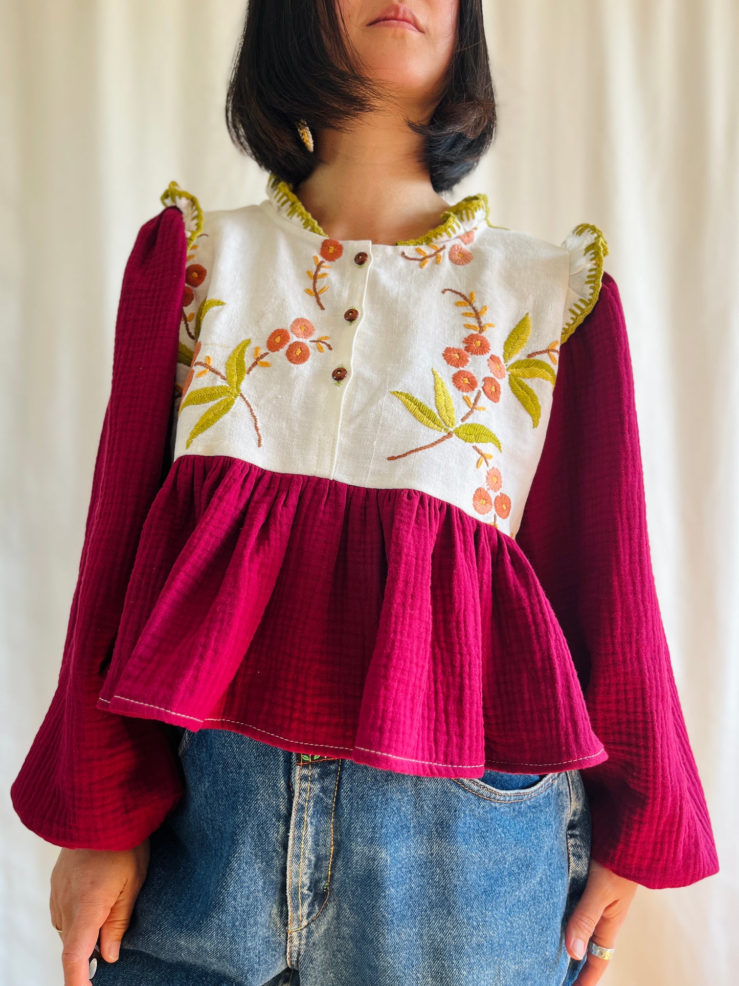 👒 Antique floral embroidery raw linen tunic