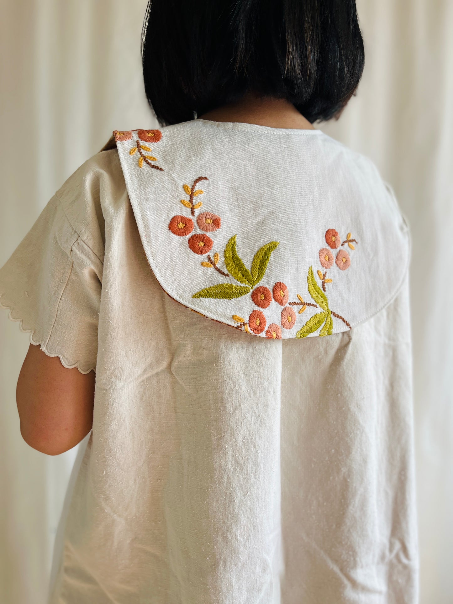Hand embroidery collar / detachable babydoll style decorative bib