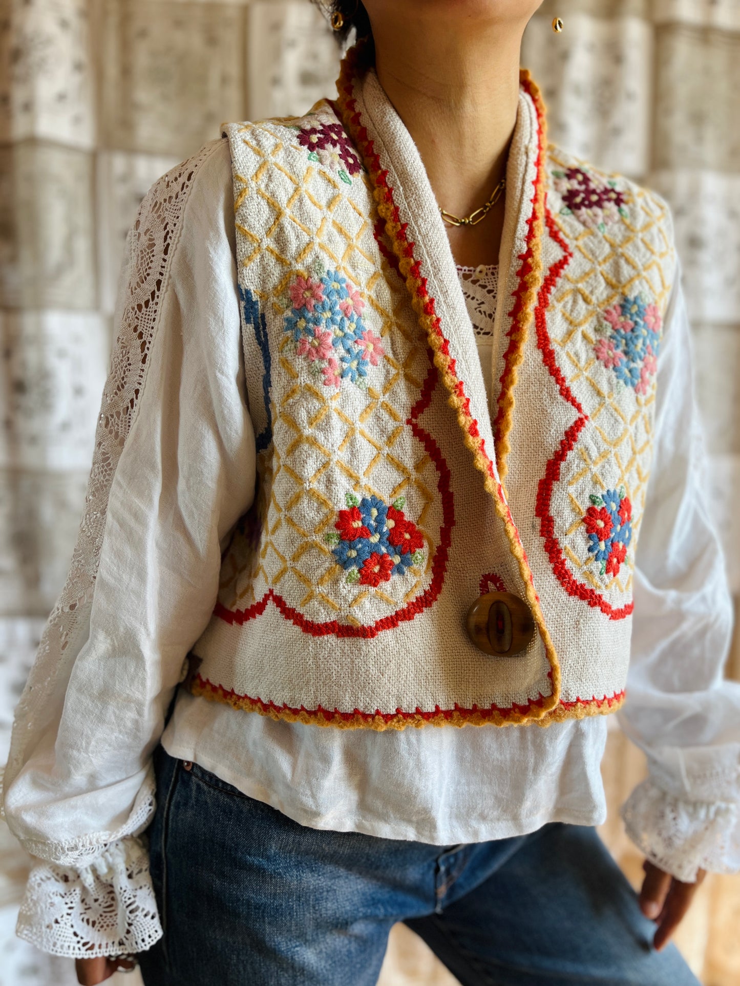 Antique flower gilet