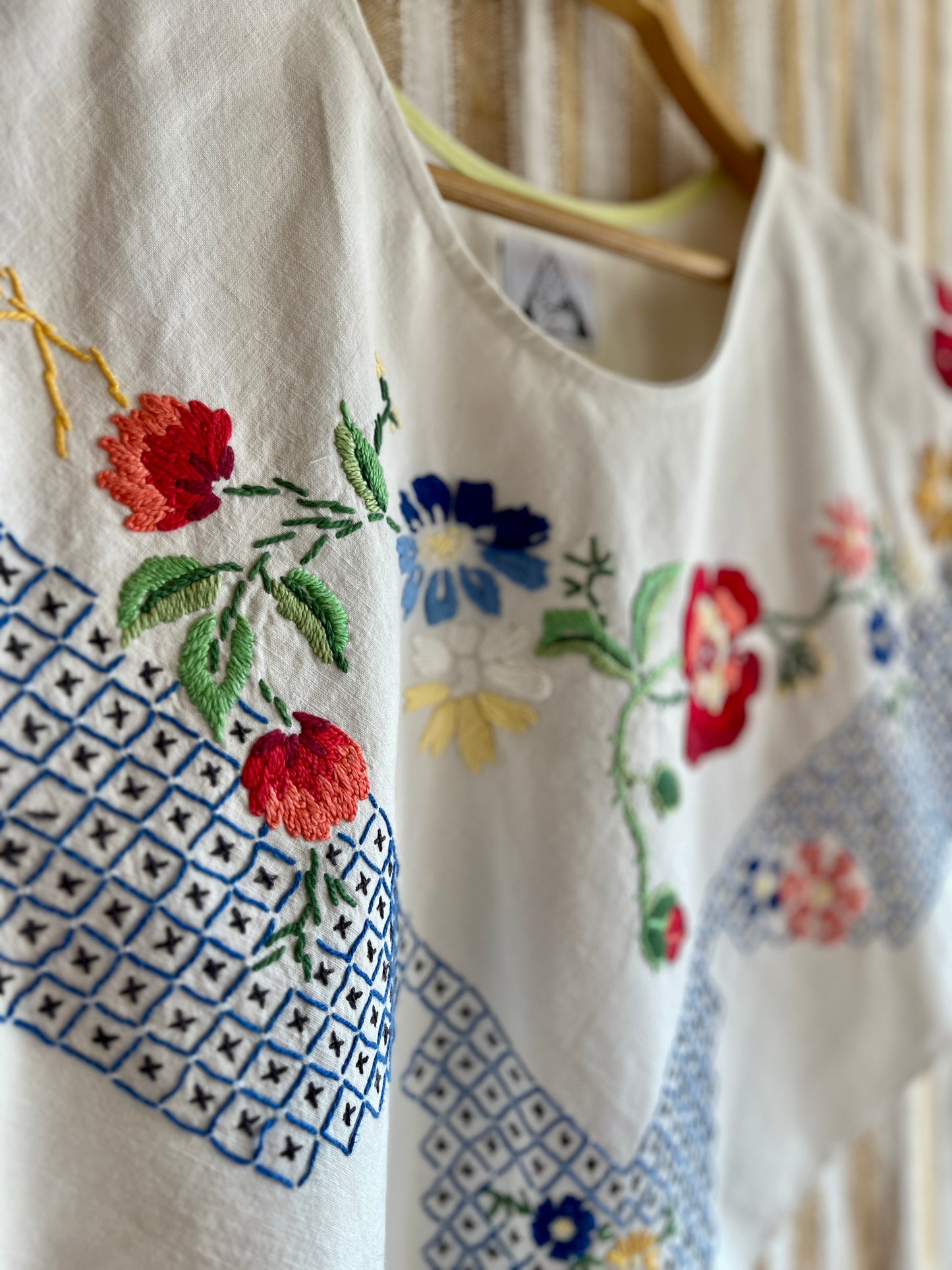 Diamond Top - Summer floral basket and tiles