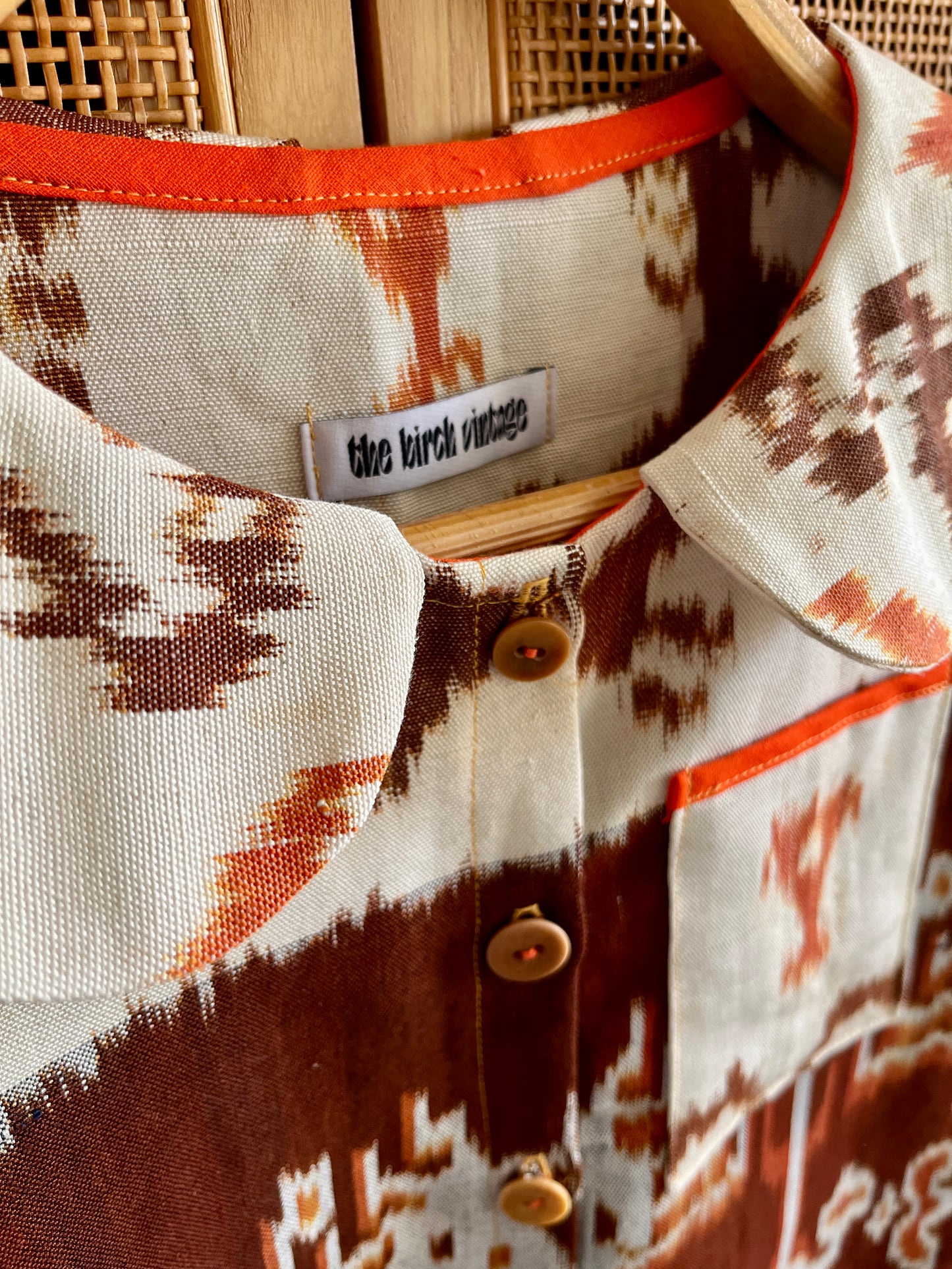 Vintage Ikat turns round collar cropped shirt