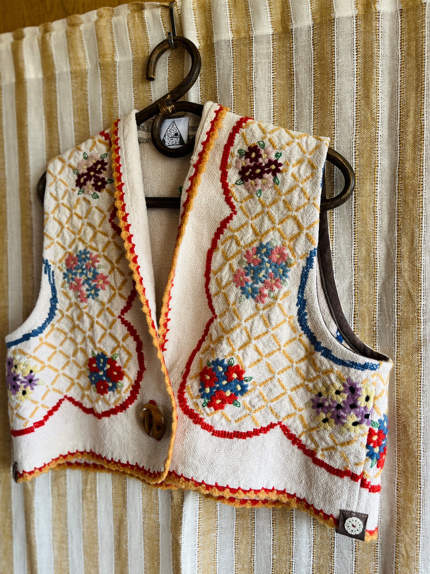 Antique flower gilet