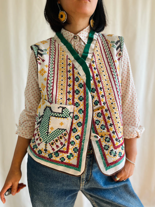 👒 Majestic Peacock Ruffled collar waistcoat