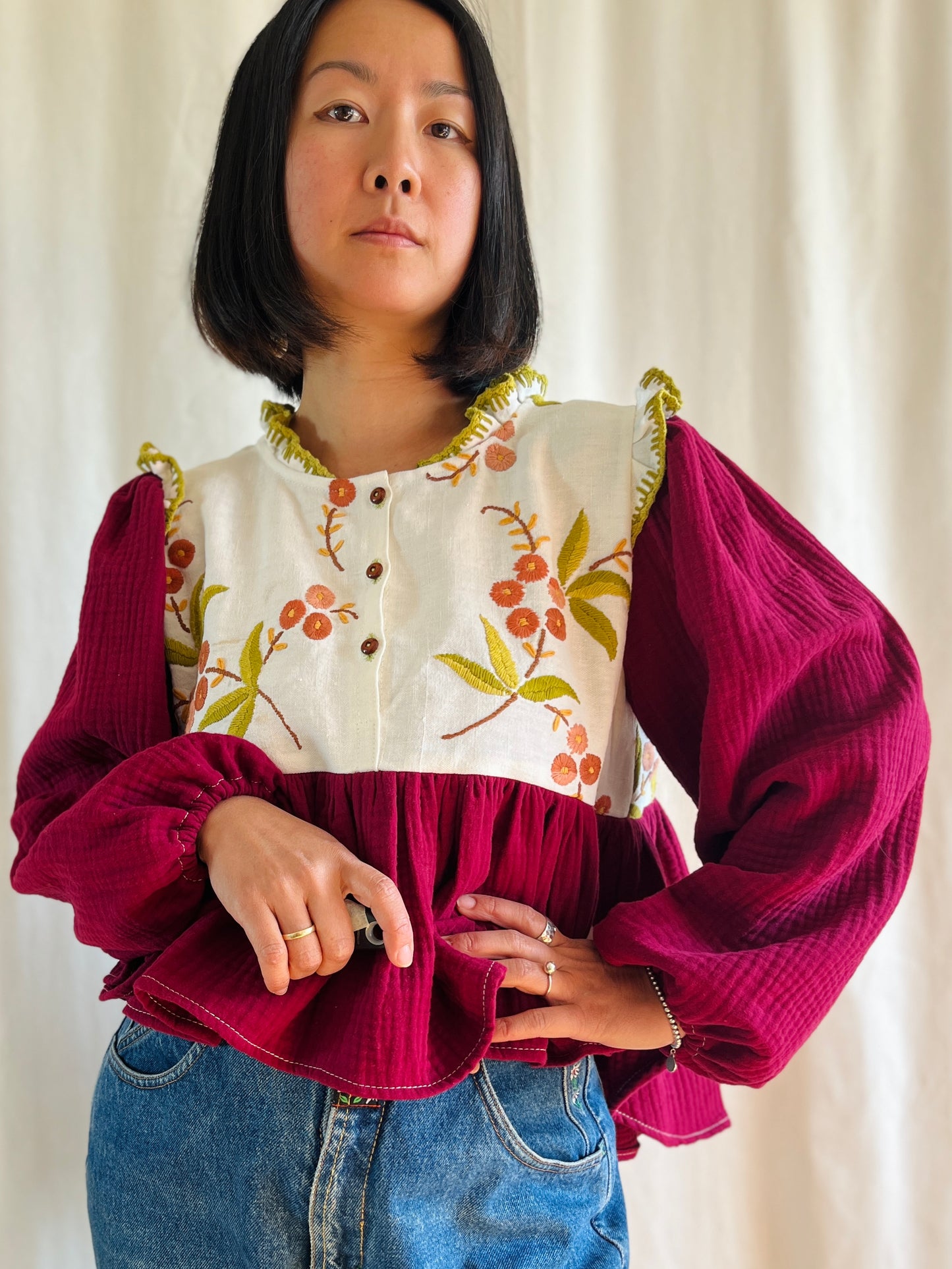 👒 Antique floral embroidery raw linen tunic