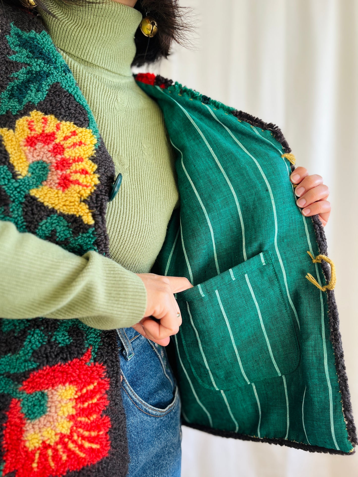 🎴 Handmade wool rug waistcoat