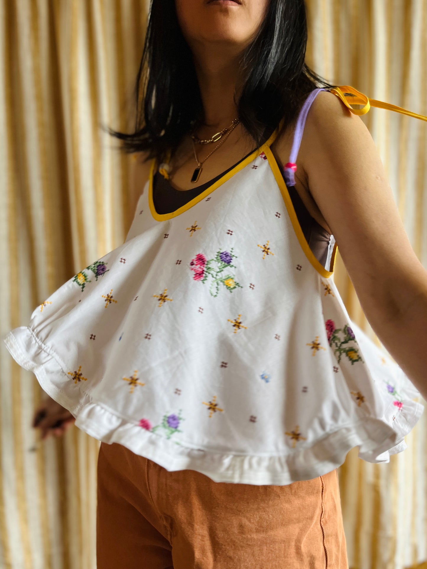 Circular tablecloth top - embroidery floral