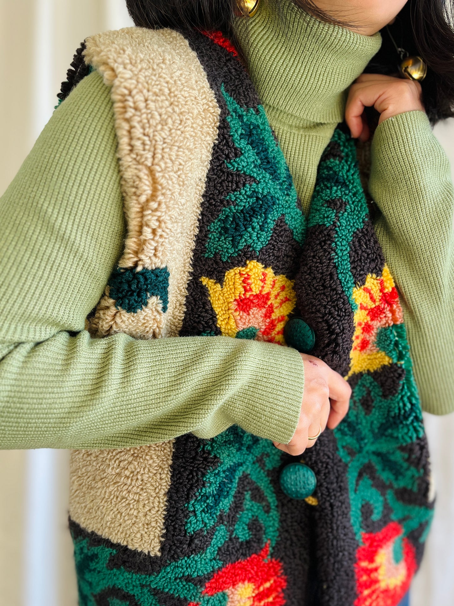 🎴 Handmade wool rug waistcoat