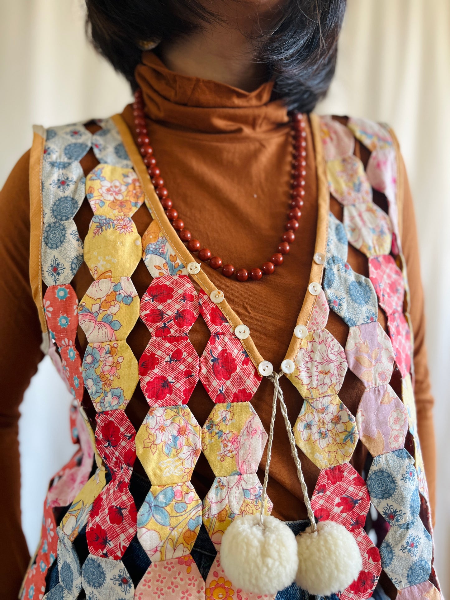 👒 Hollow hexagon patchwork waistcoat