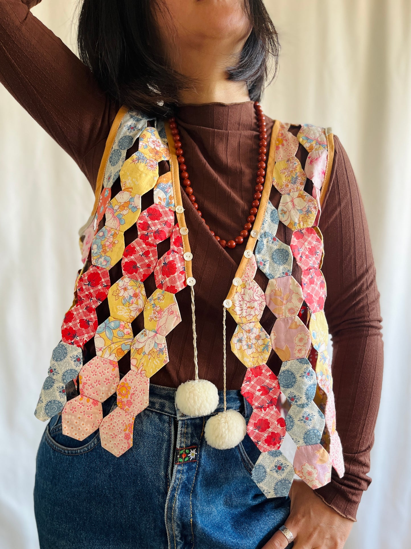 👒 Hollow hexagon patchwork waistcoat