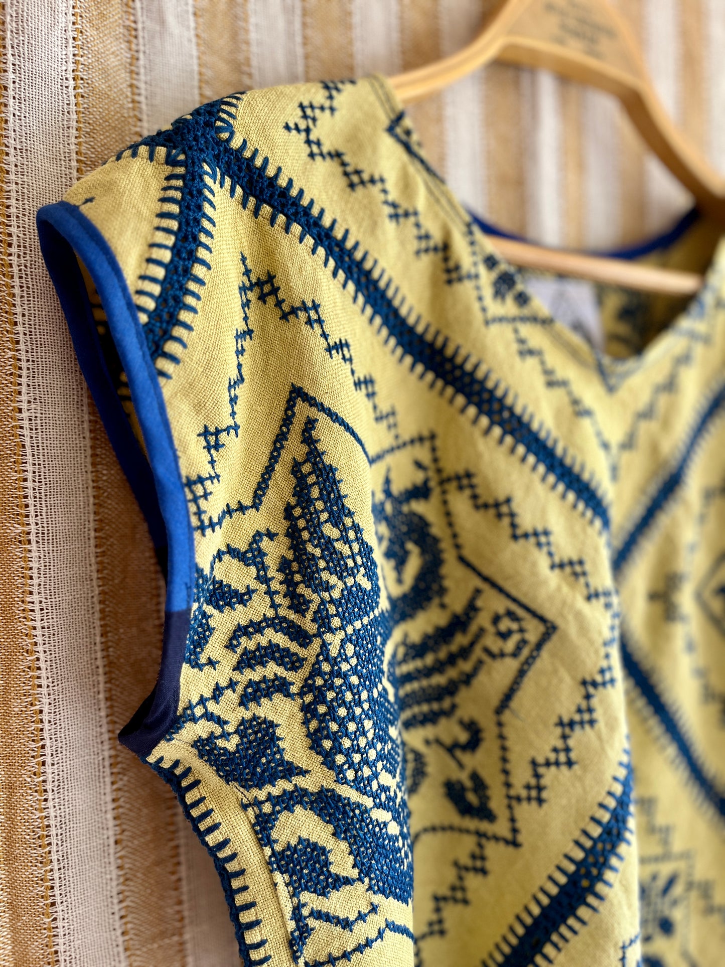 Diamond Dragon Top Cap Sleeves