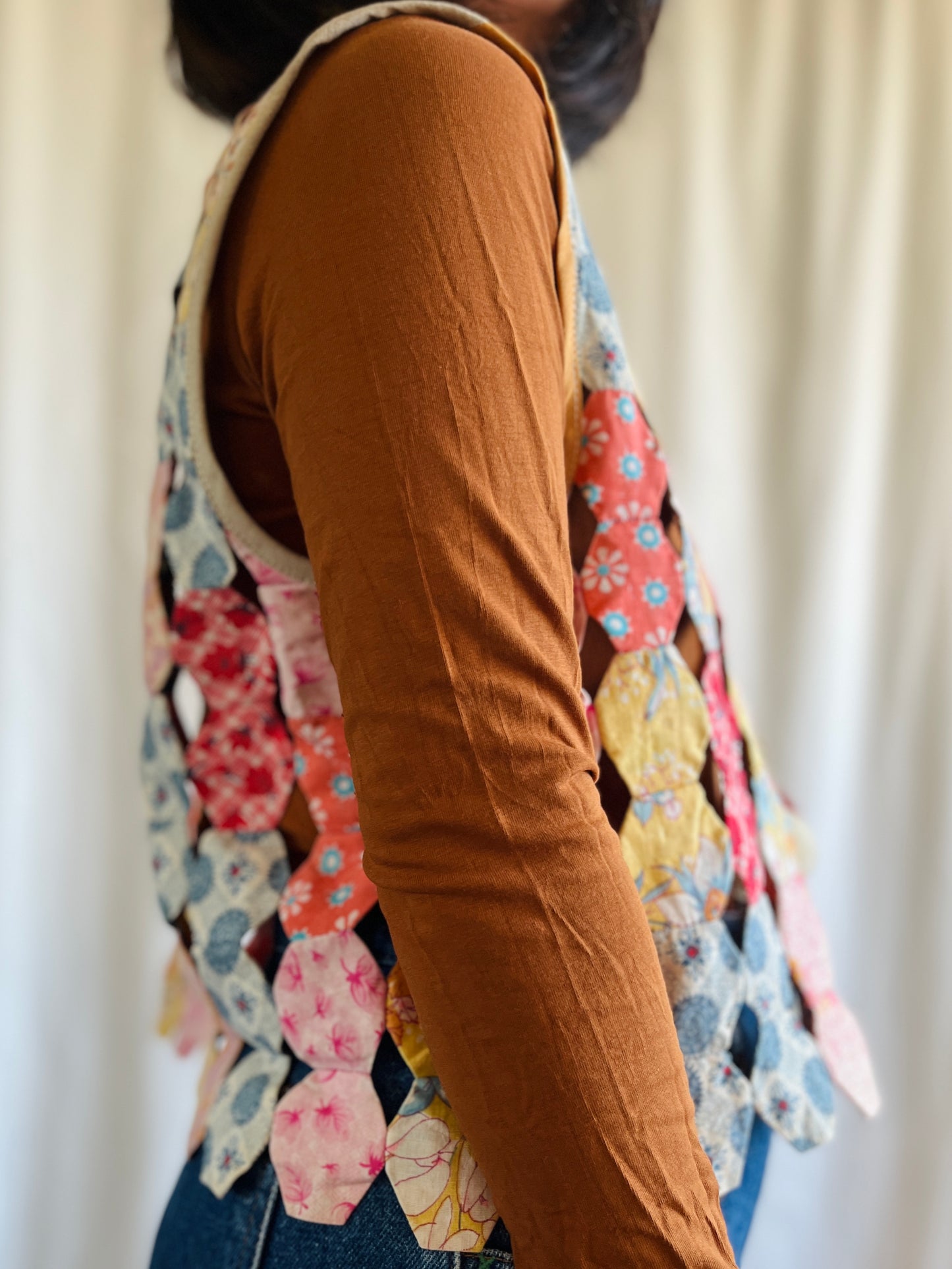👒 Hollow hexagon patchwork waistcoat