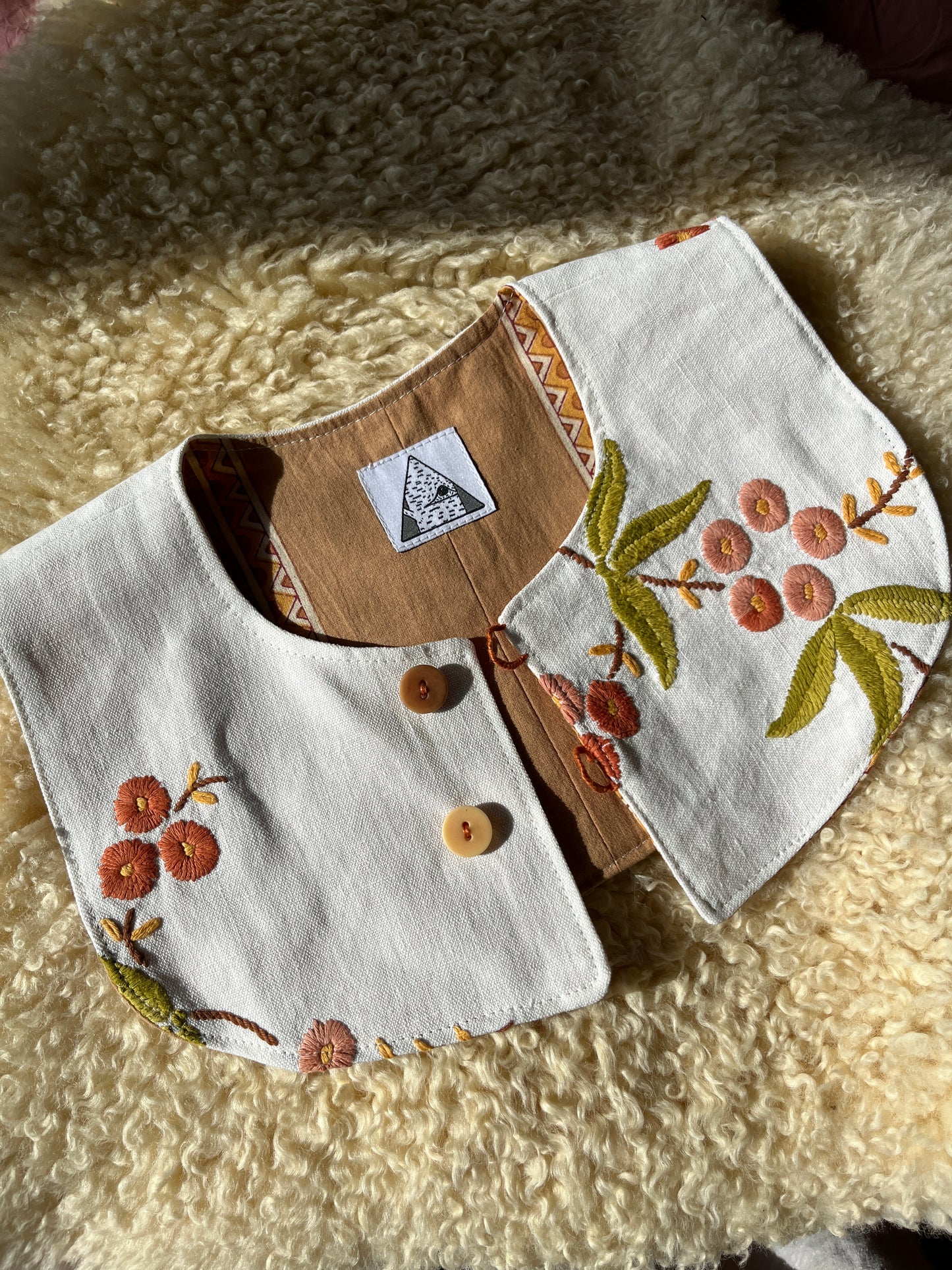 Hand embroidery collar / detachable babydoll style decorative bib