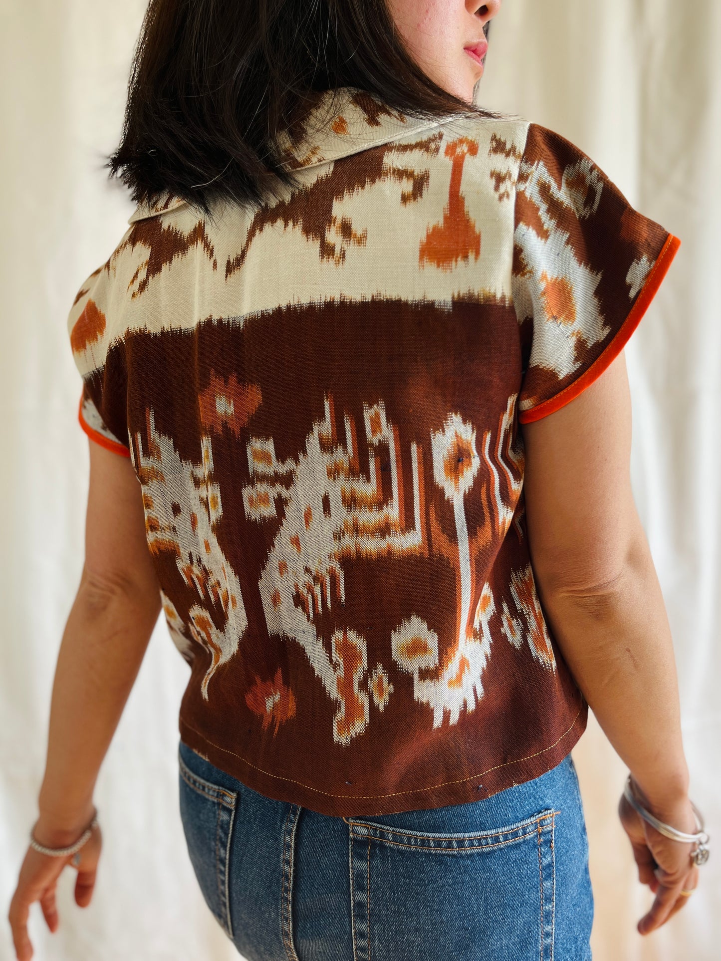 Vintage Ikat turns round collar cropped shirt