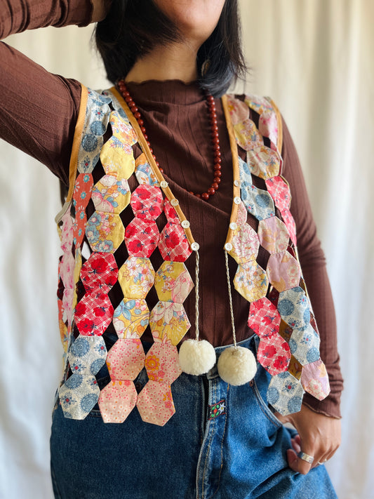 👒 Hollow hexagon patchwork waistcoat