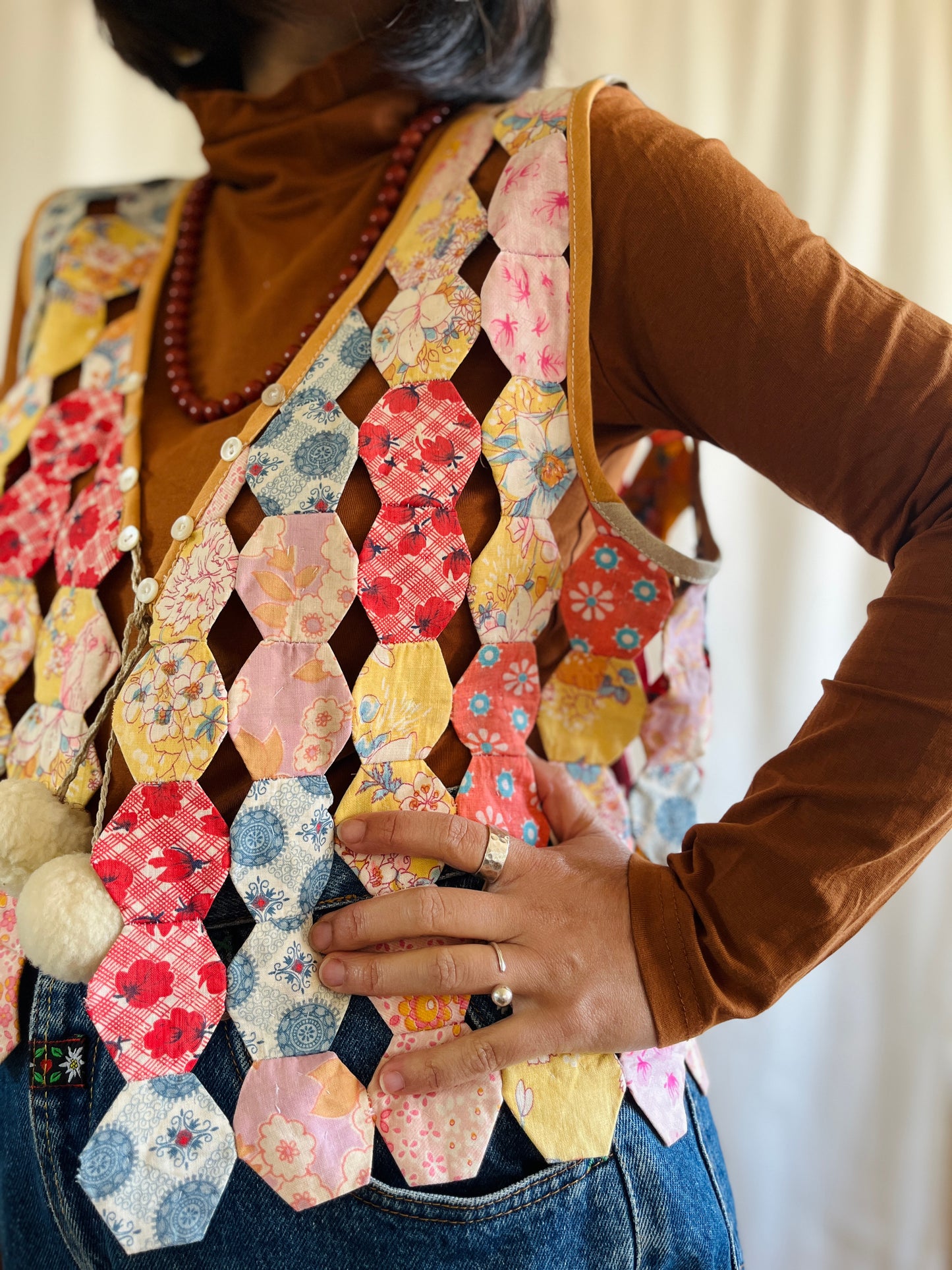 👒 Hollow hexagon patchwork waistcoat