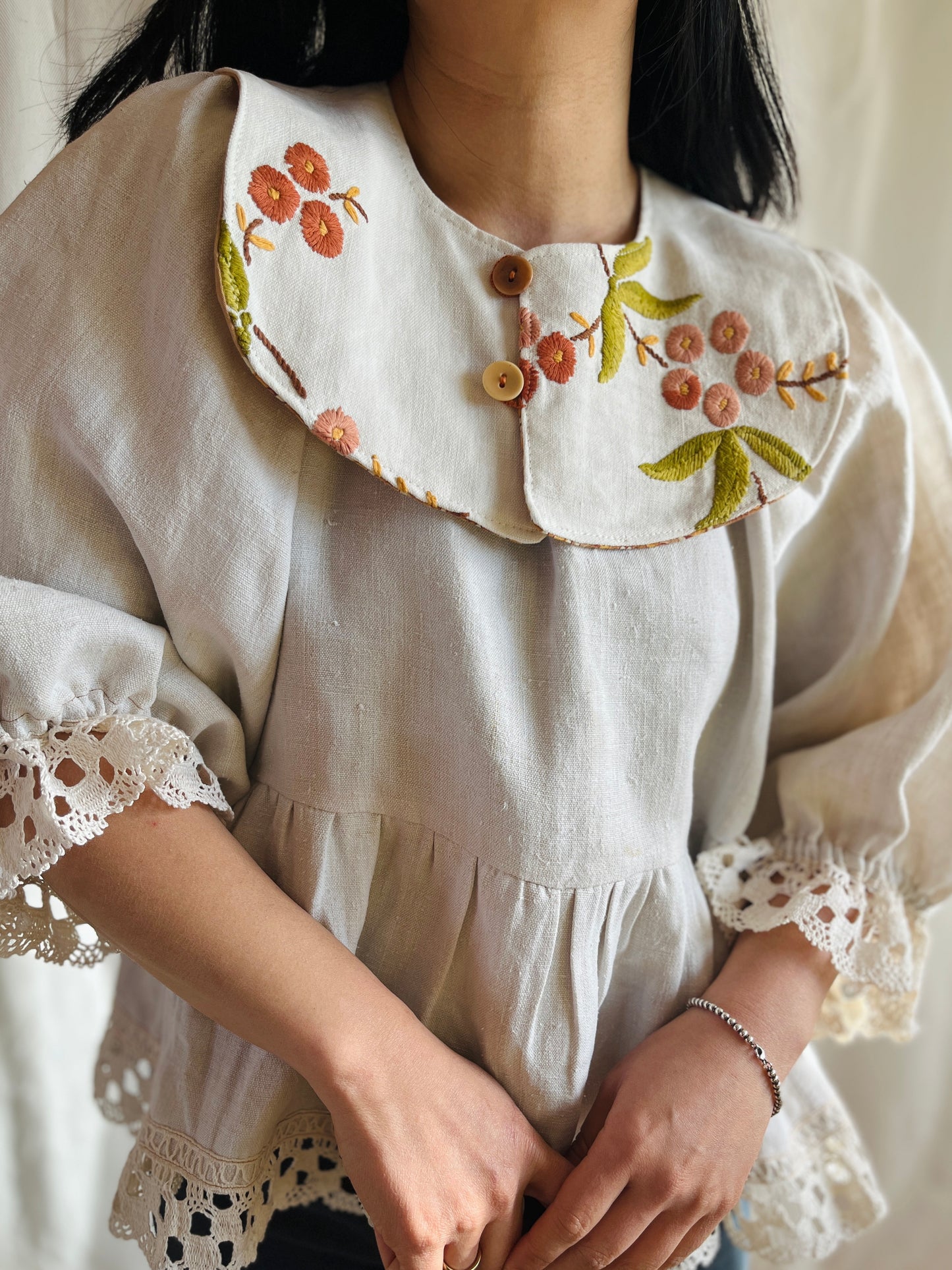 Hand embroidery collar / detachable babydoll style decorative bib