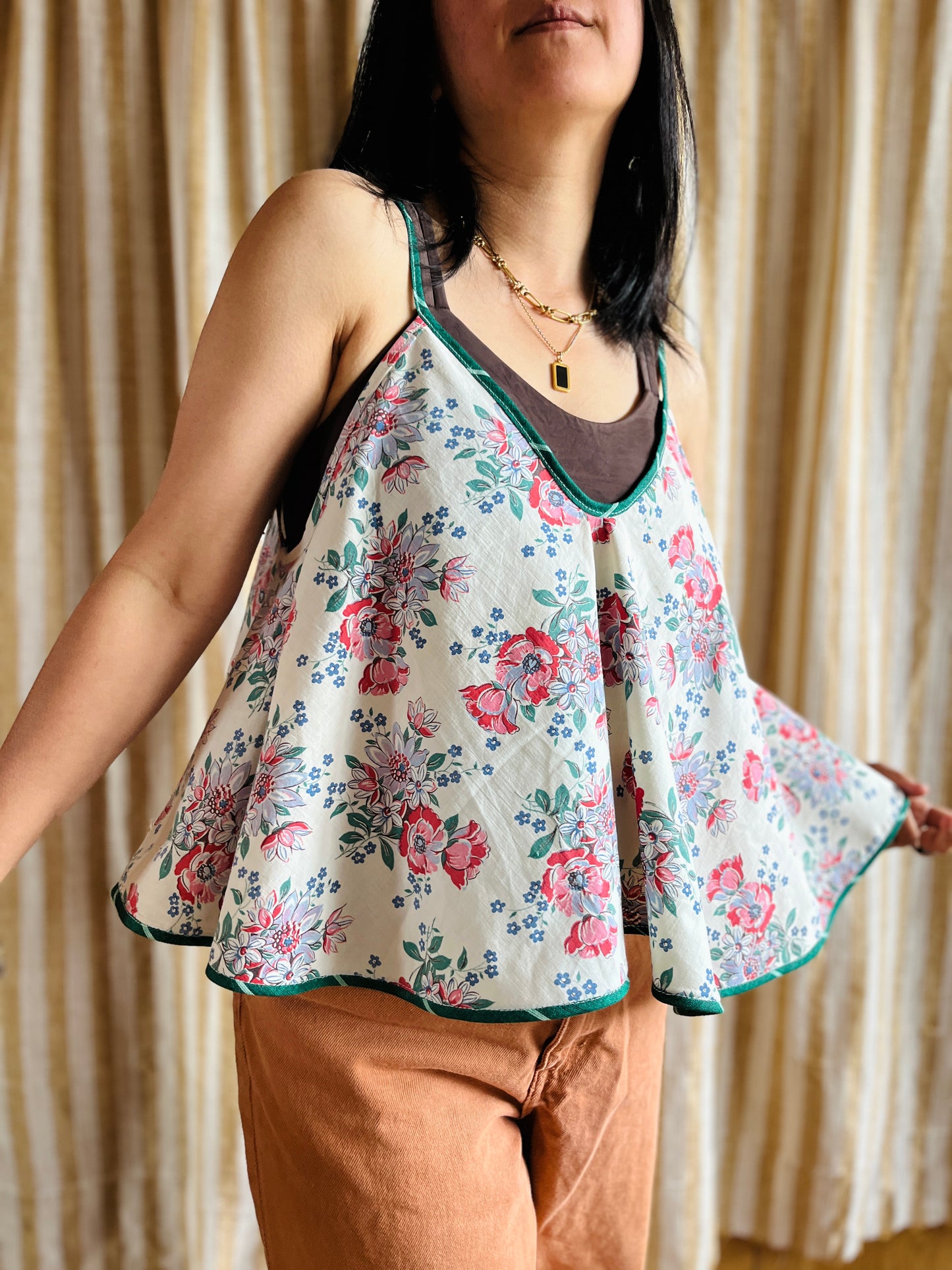 Circular tablecloth top - vintage floral print