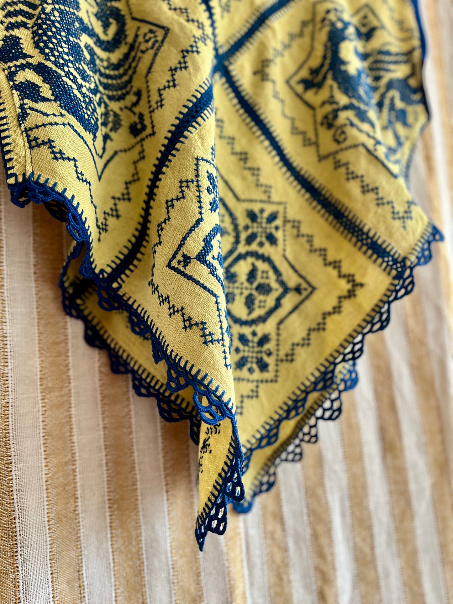 Diamond Dragon Top Cap Sleeves