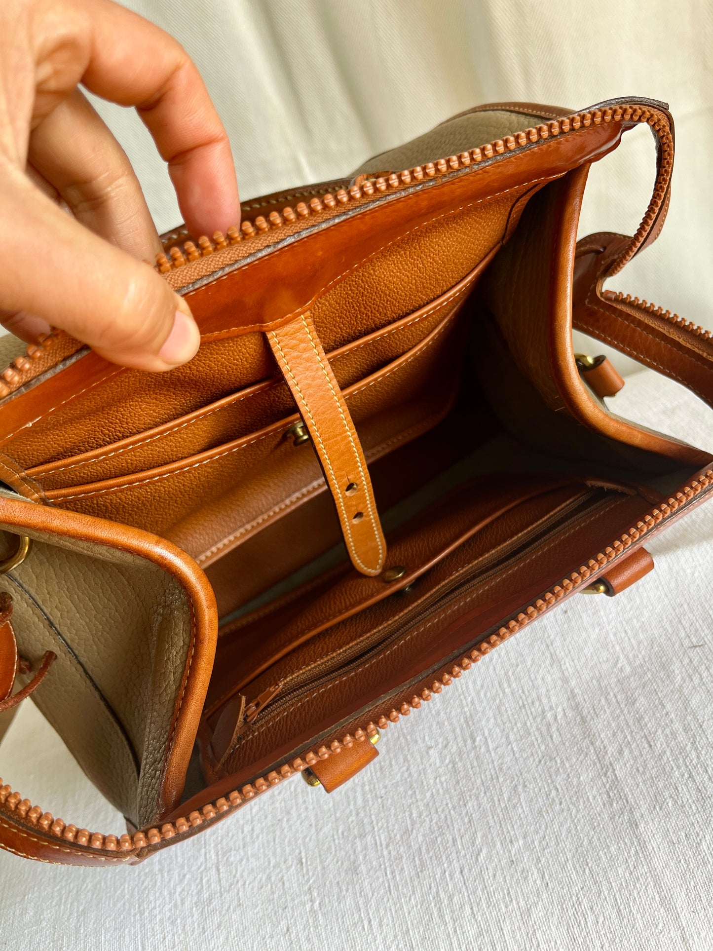 Pre tag Taupe/British Tan Gladstone Doctor's Bag Satchel