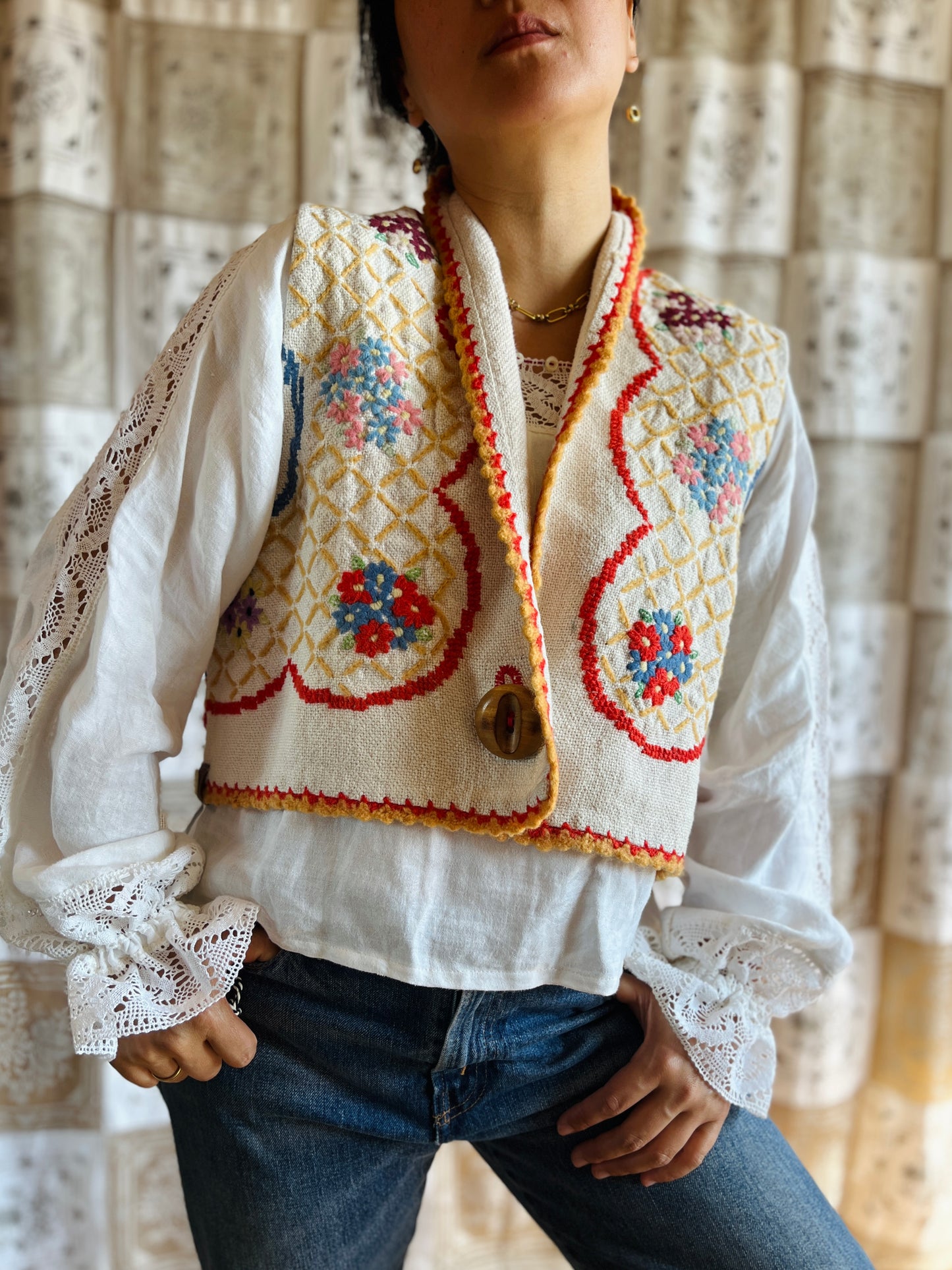 Antique flower gilet