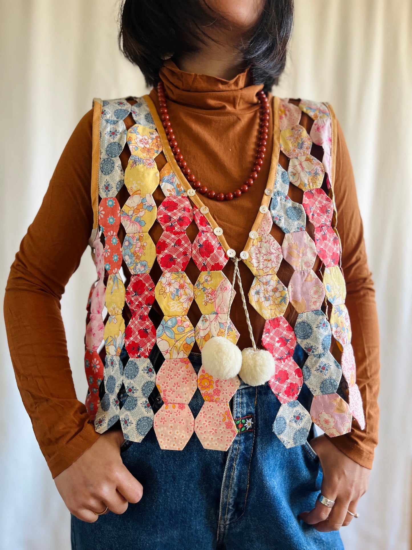 👒 Hollow hexagon patchwork waistcoat