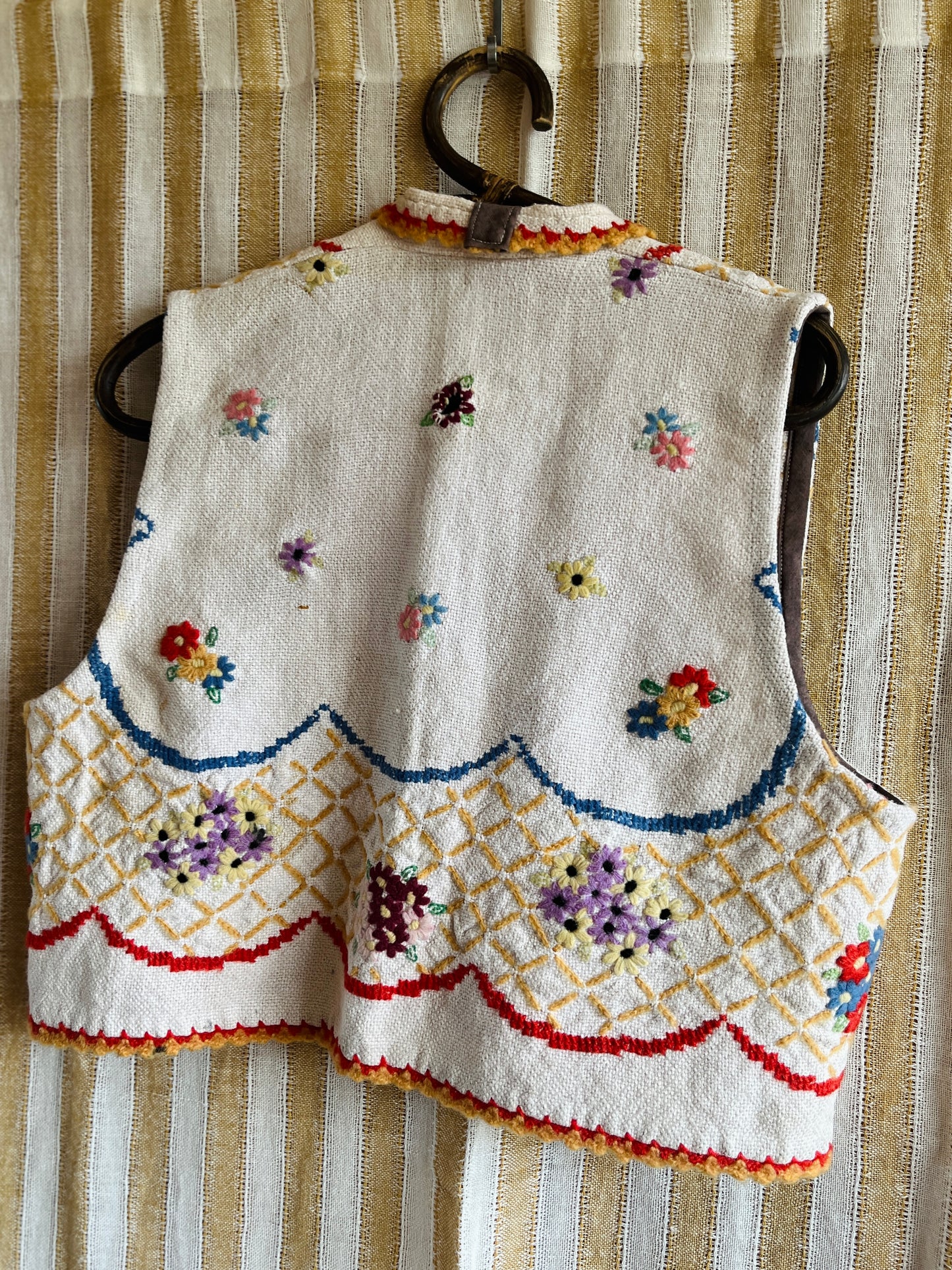 Antique flower gilet