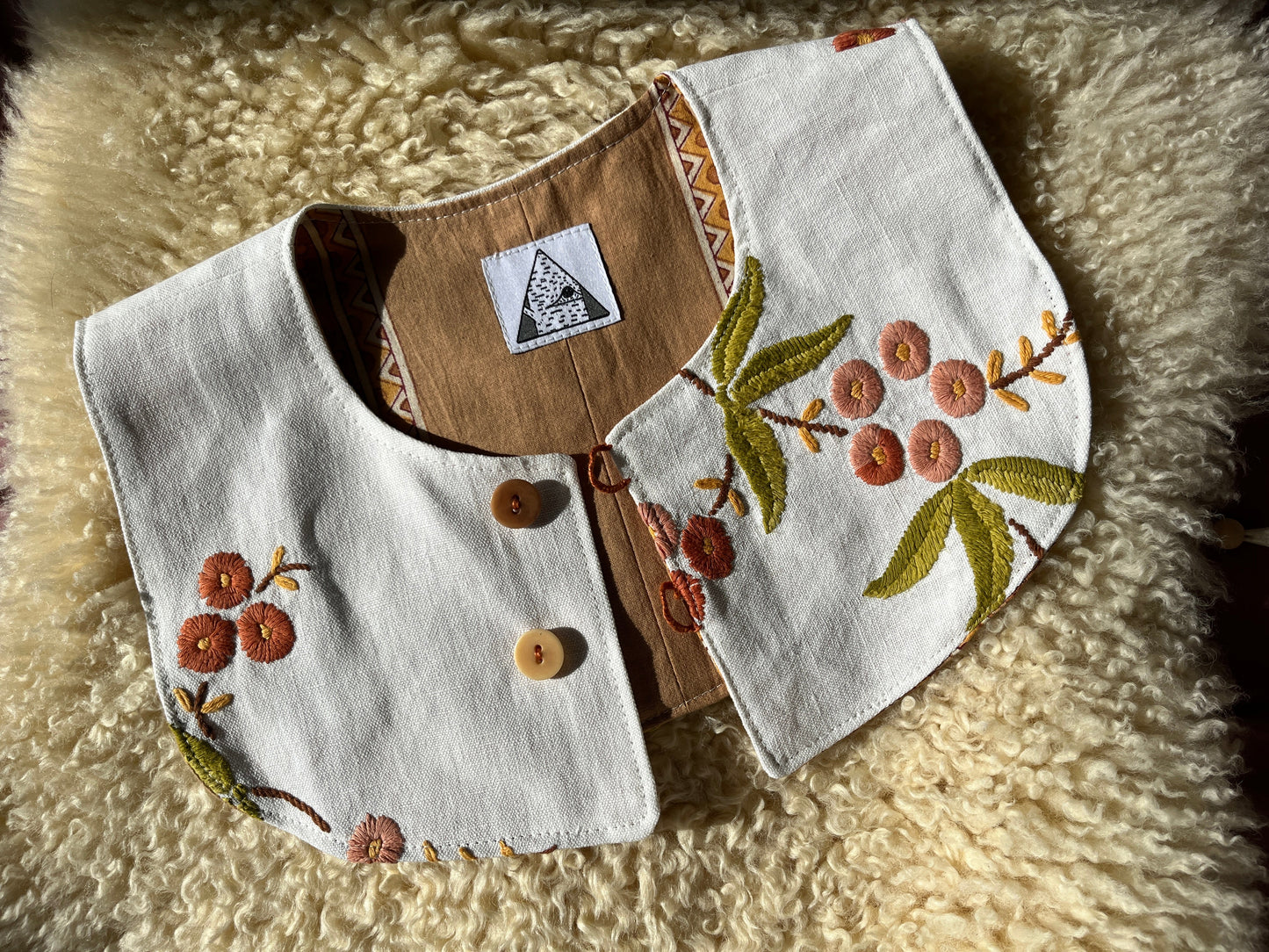 Hand embroidery collar / detachable babydoll style decorative bib