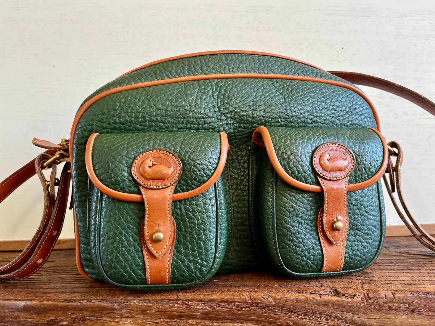 Double Pockets R85 Explorer Crossbody Purse (Fir Green/British Tan)