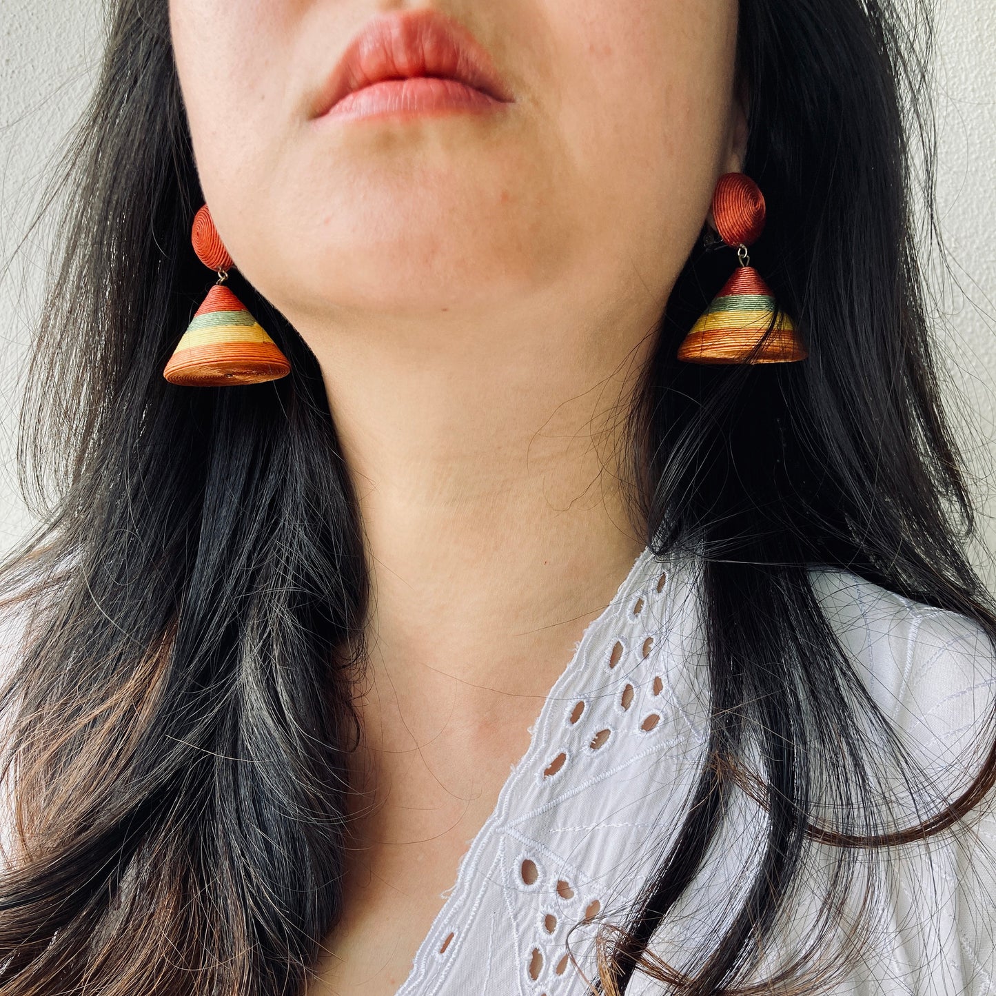 Vintage 90s Festive Classic Hawaii dangle earrings (clip on)