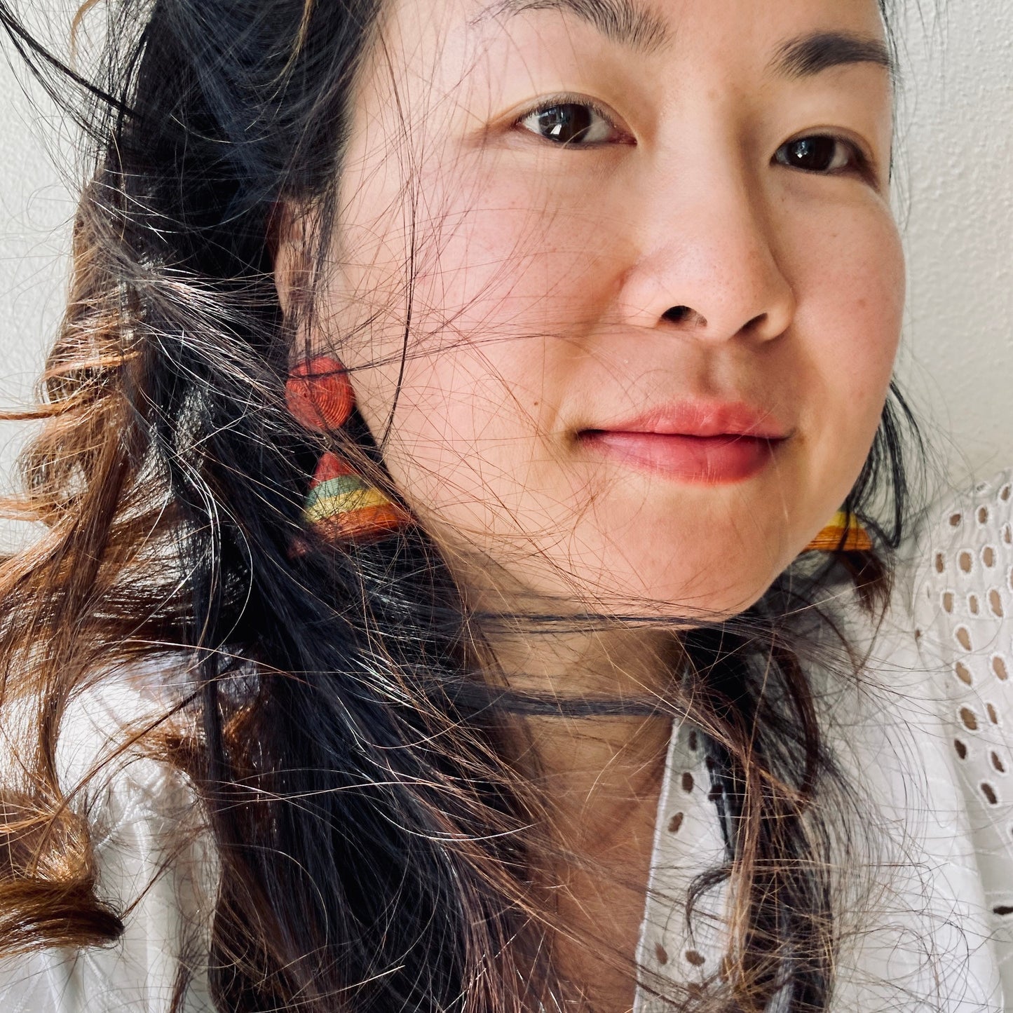 Vintage 90s Festive Classic Hawaii dangle earrings (clip on)